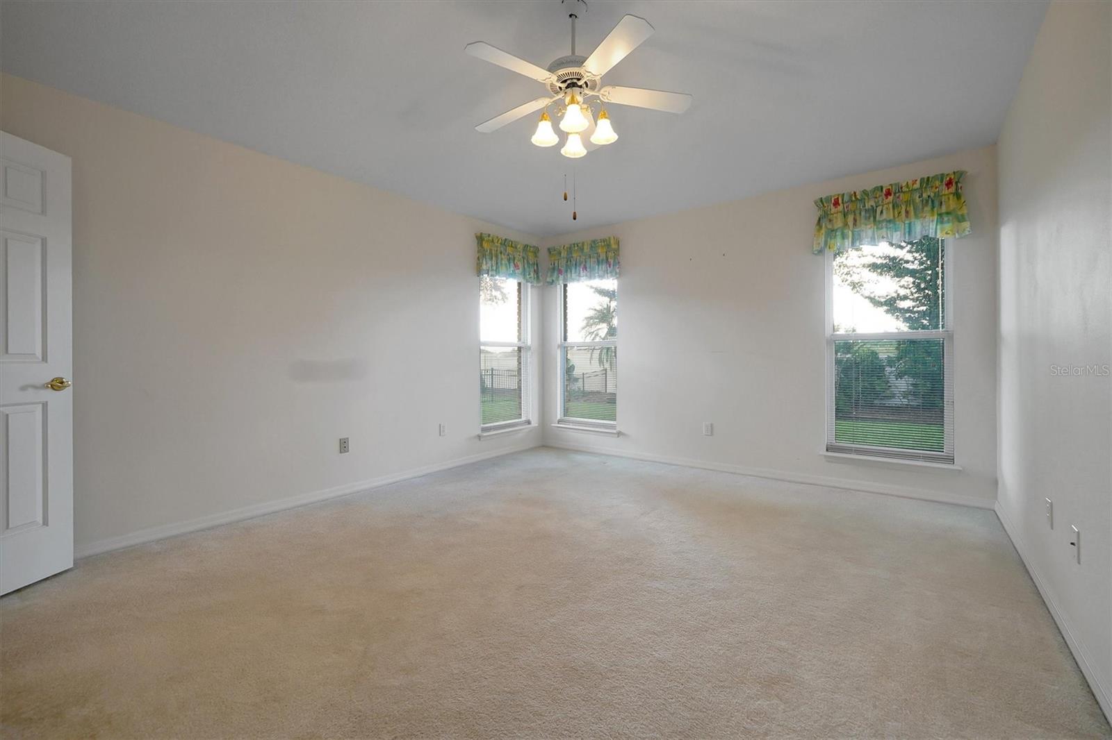 Image 26 of 39 For 12452 Lake Ridge Circle