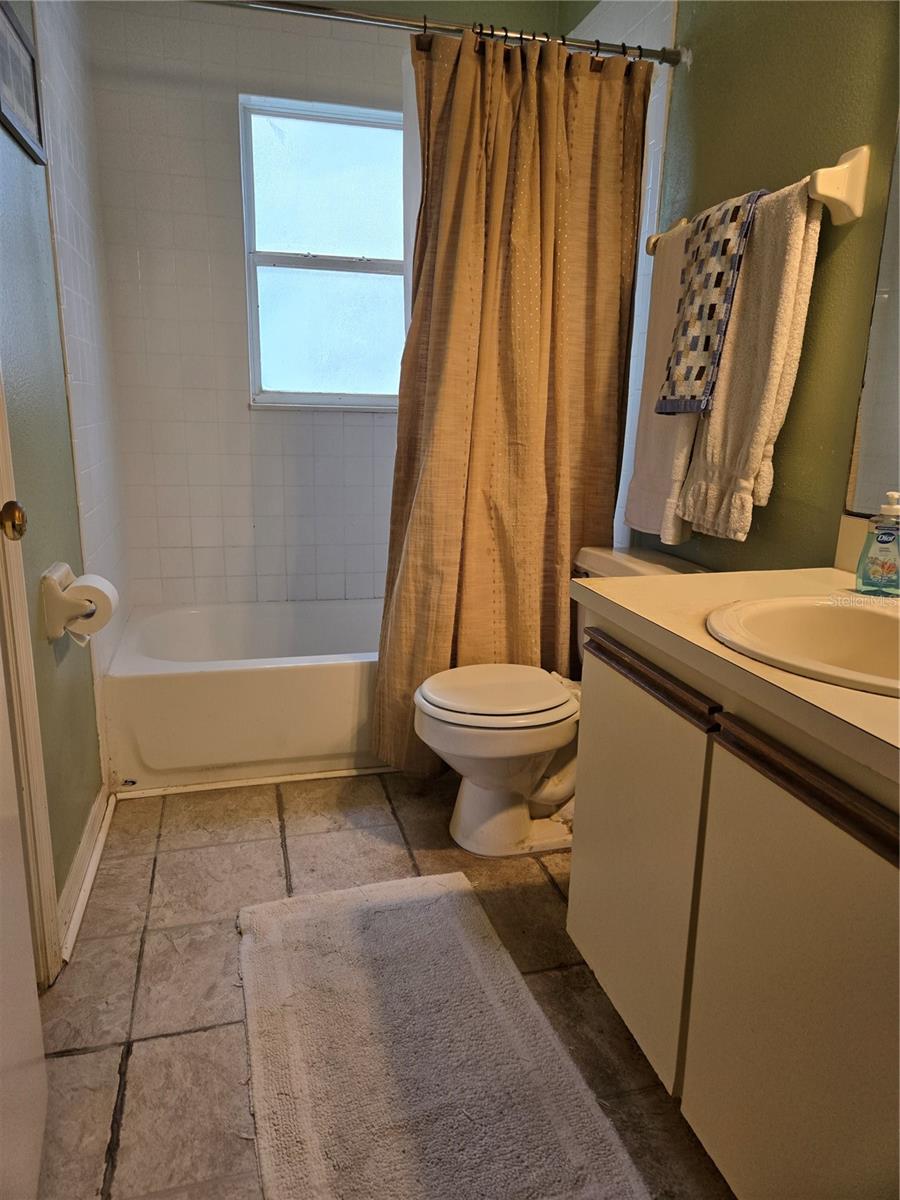 Image 16 of 25 For 411 Green Spring Circle