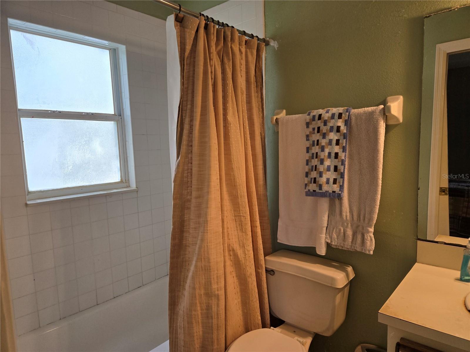 Image 17 of 25 For 411 Green Spring Circle