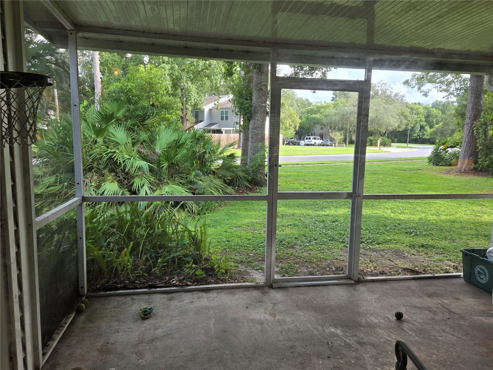 Image 22 of 25 For 411 Green Spring Circle