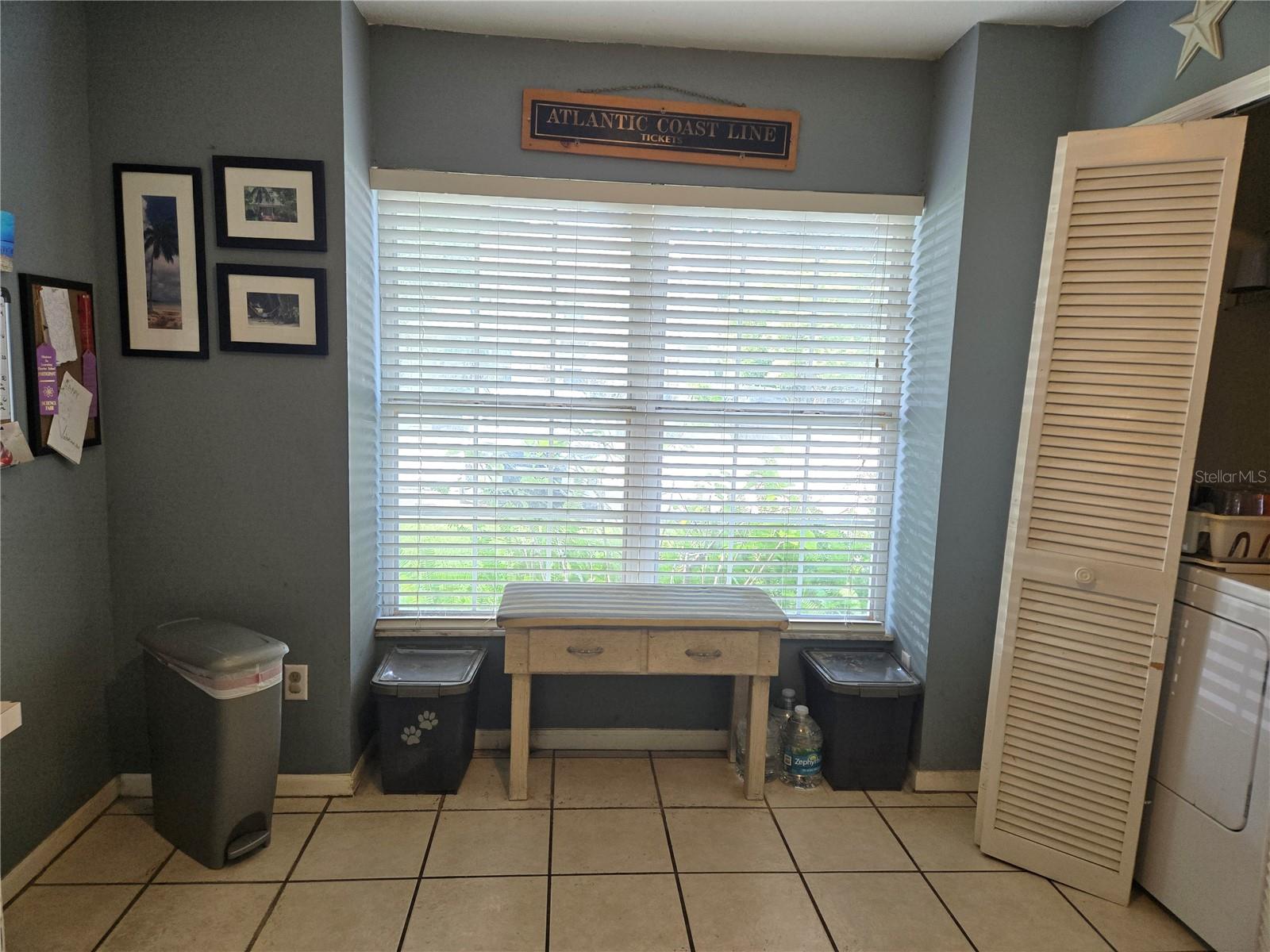 Image 4 of 25 For 411 Green Spring Circle