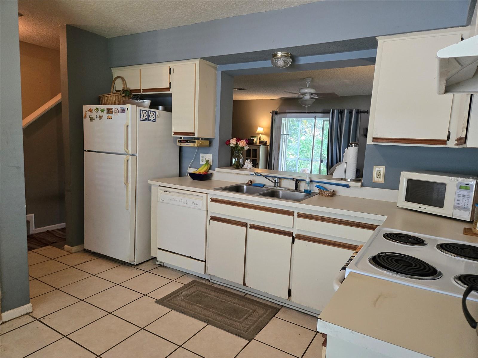 Image 5 of 25 For 411 Green Spring Circle