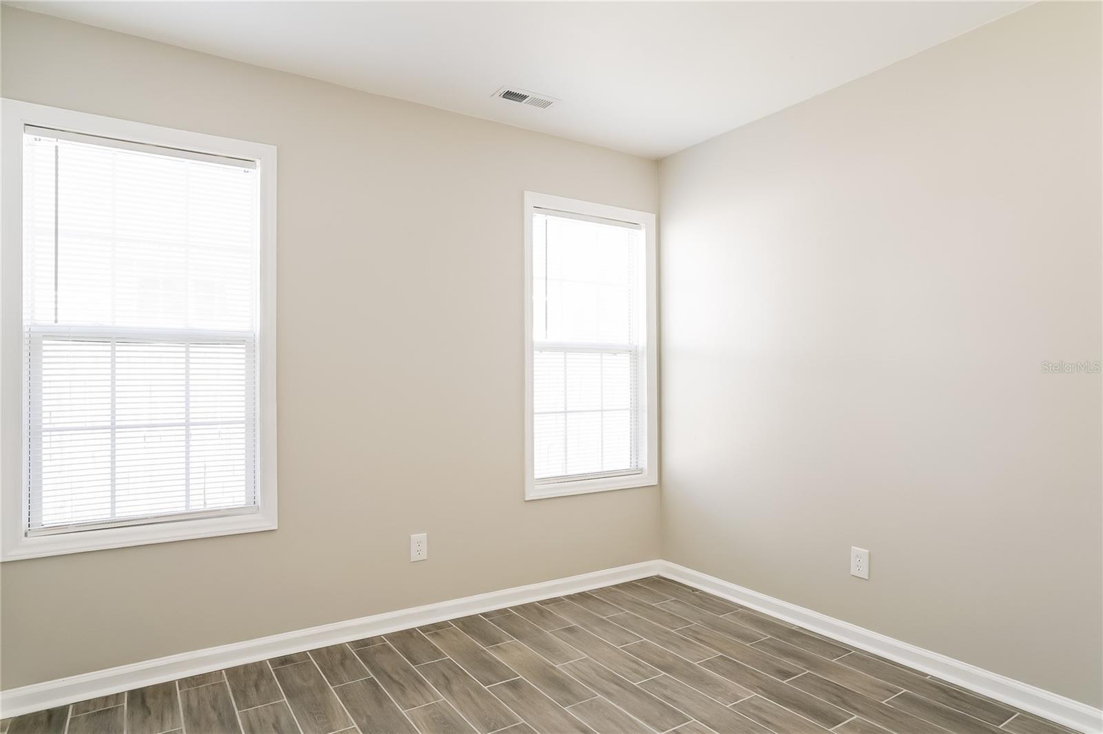 Image 11 of 16 For 305 Pine Street