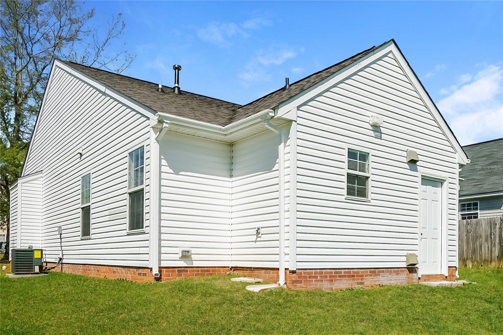 Image 15 of 16 For 305 Pine Street
