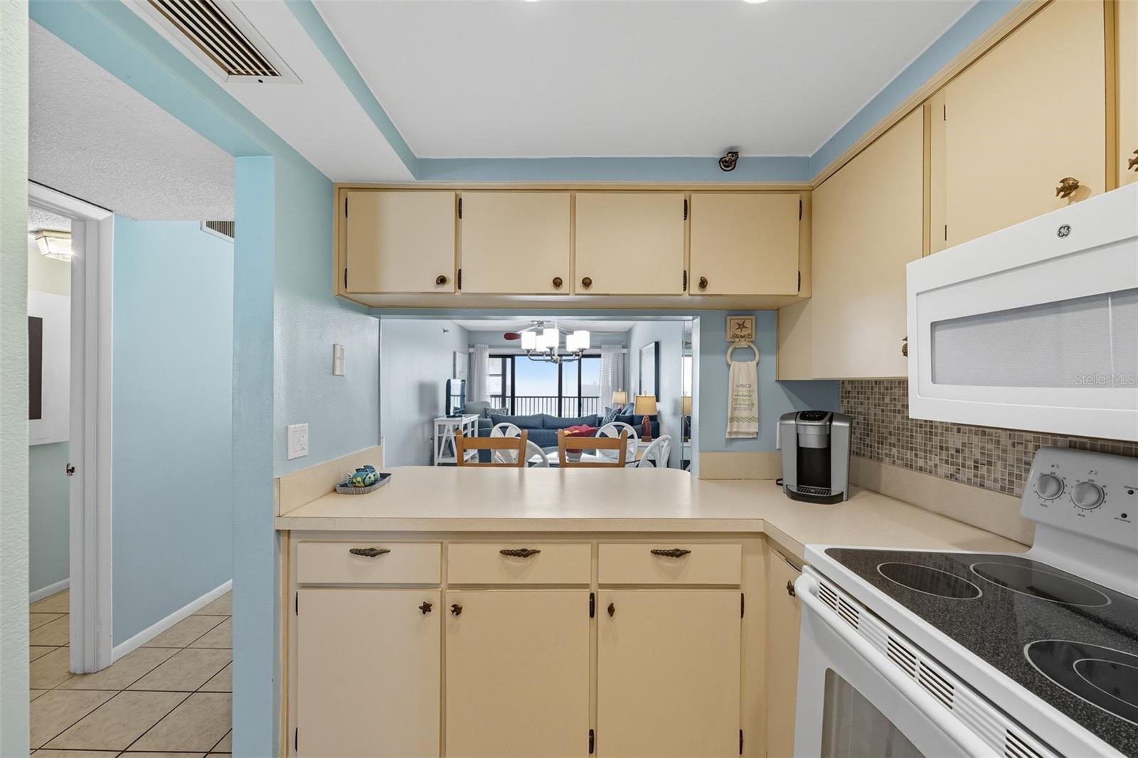 Image 17 of 41 For 13720 Gulf Boulevard 609