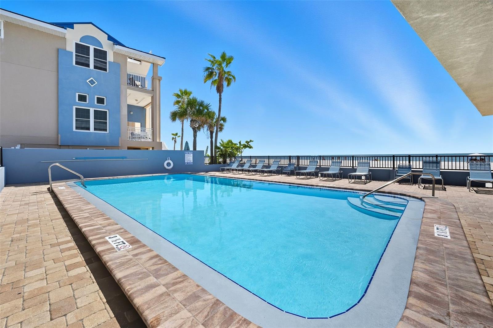 Image 31 of 41 For 13720 Gulf Boulevard 609