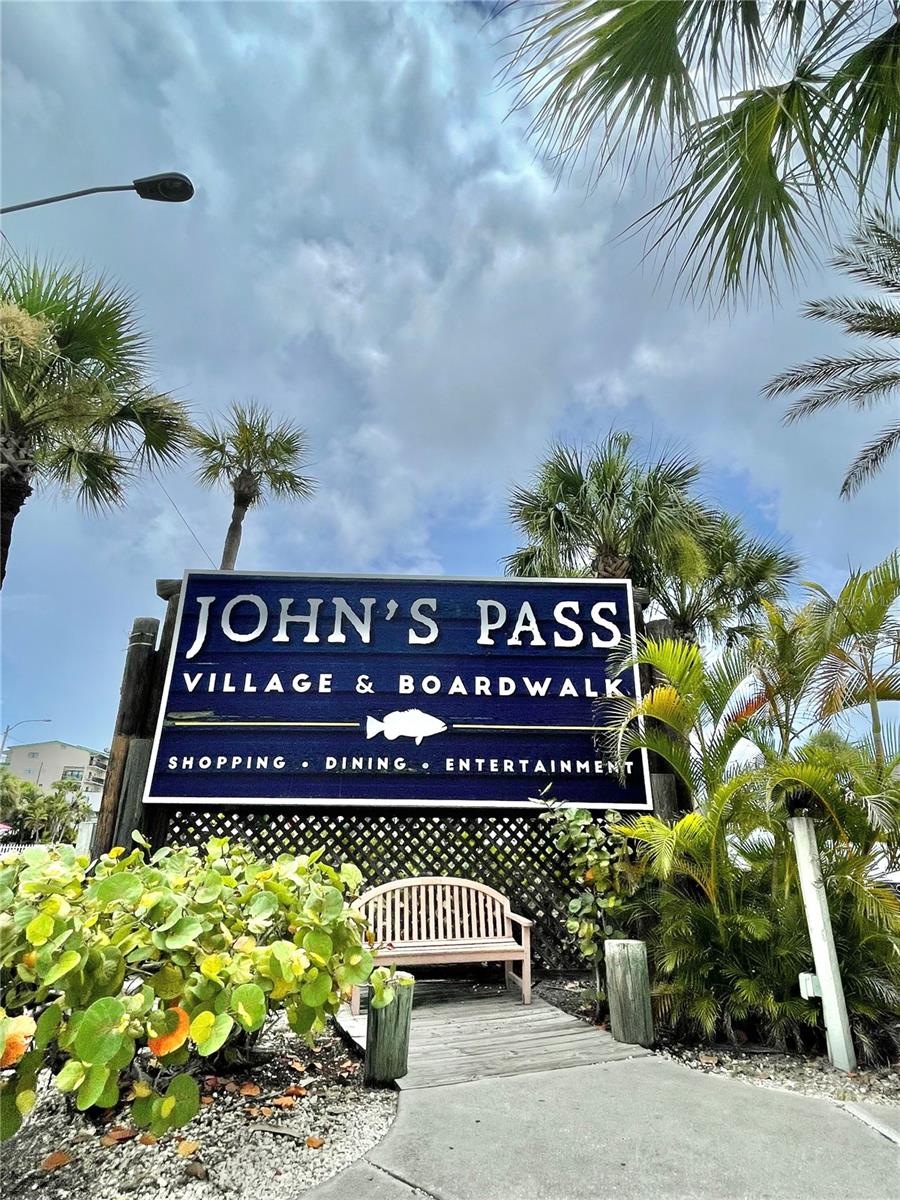 Image 34 of 41 For 13720 Gulf Boulevard 609