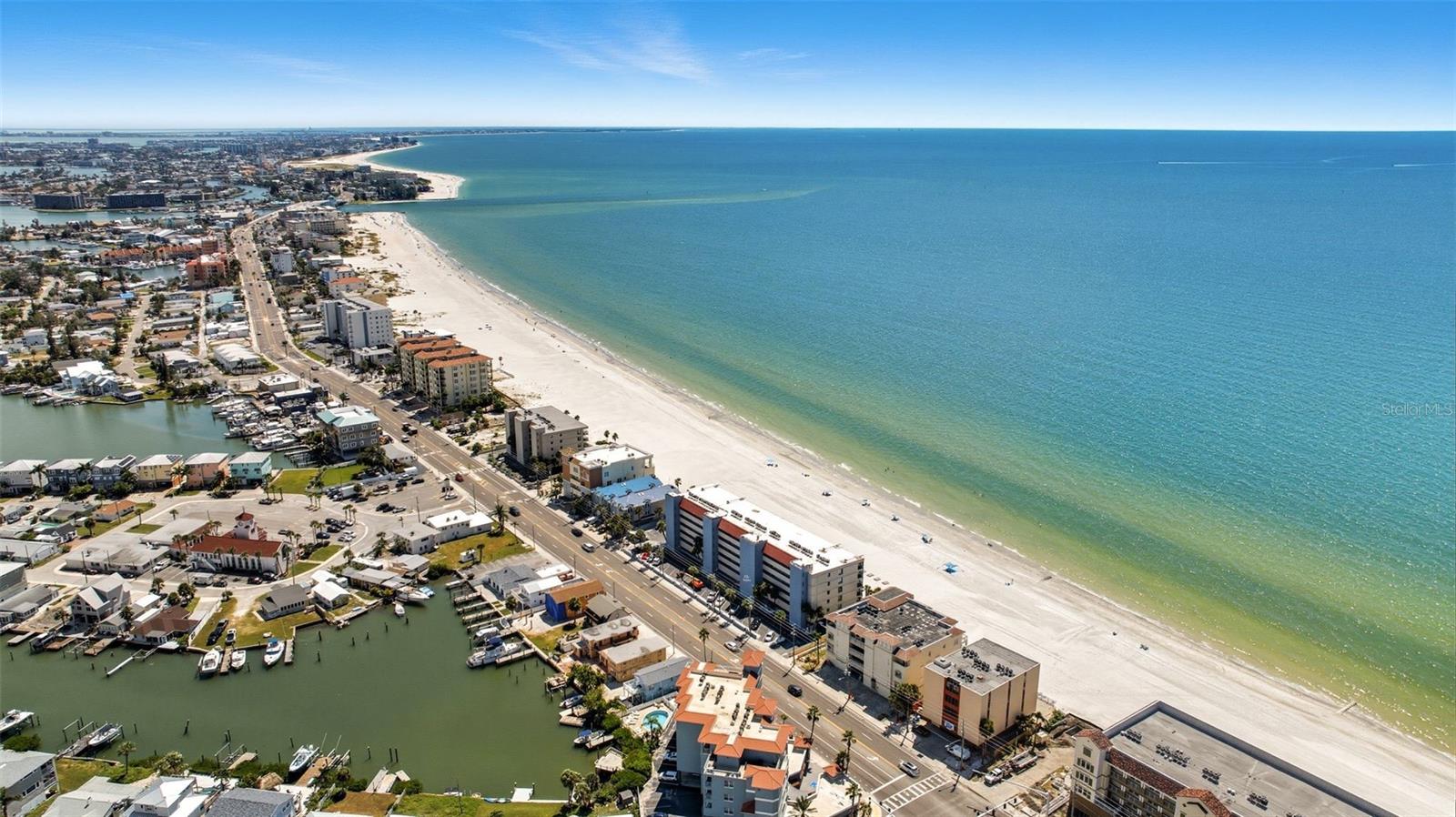 Image 39 of 41 For 13720 Gulf Boulevard 609