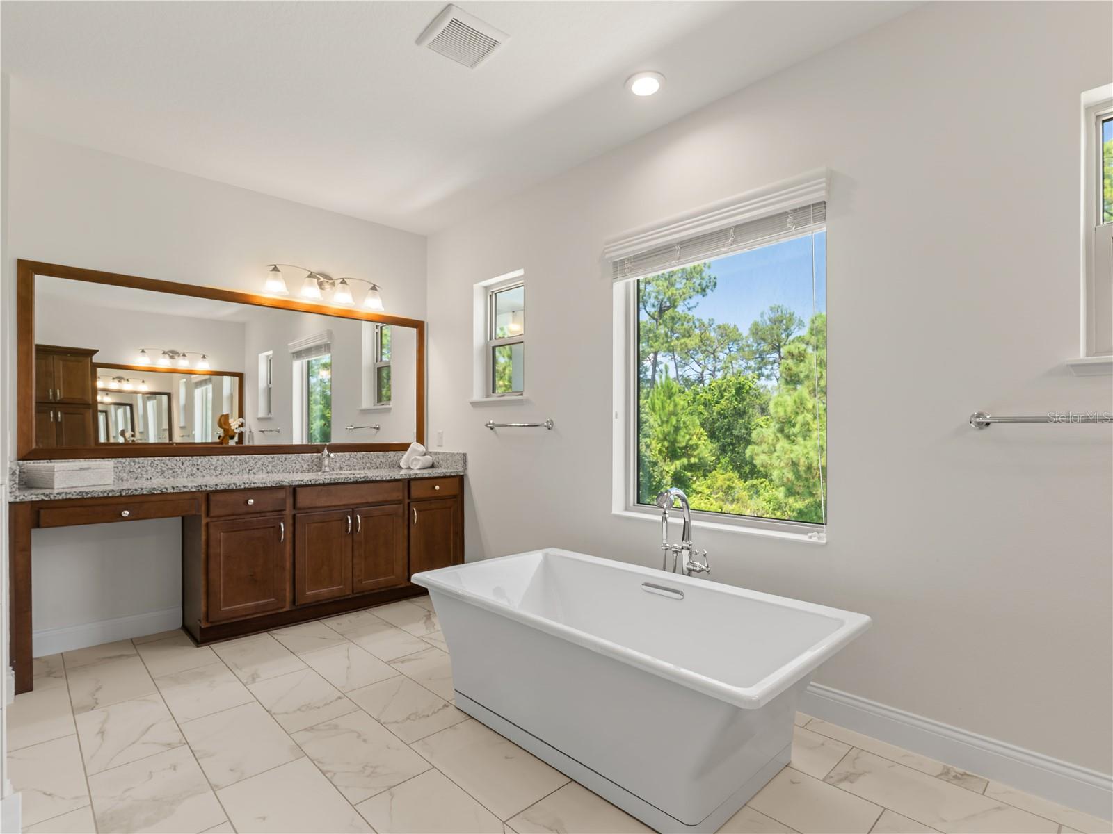 Image 34 of 59 For 10414 Royal Cypress Way