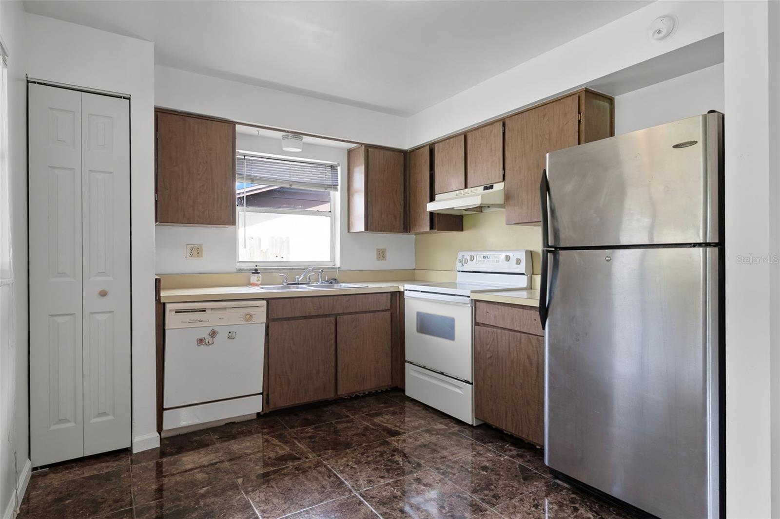 Image 10 of 37 For 896 Field Street