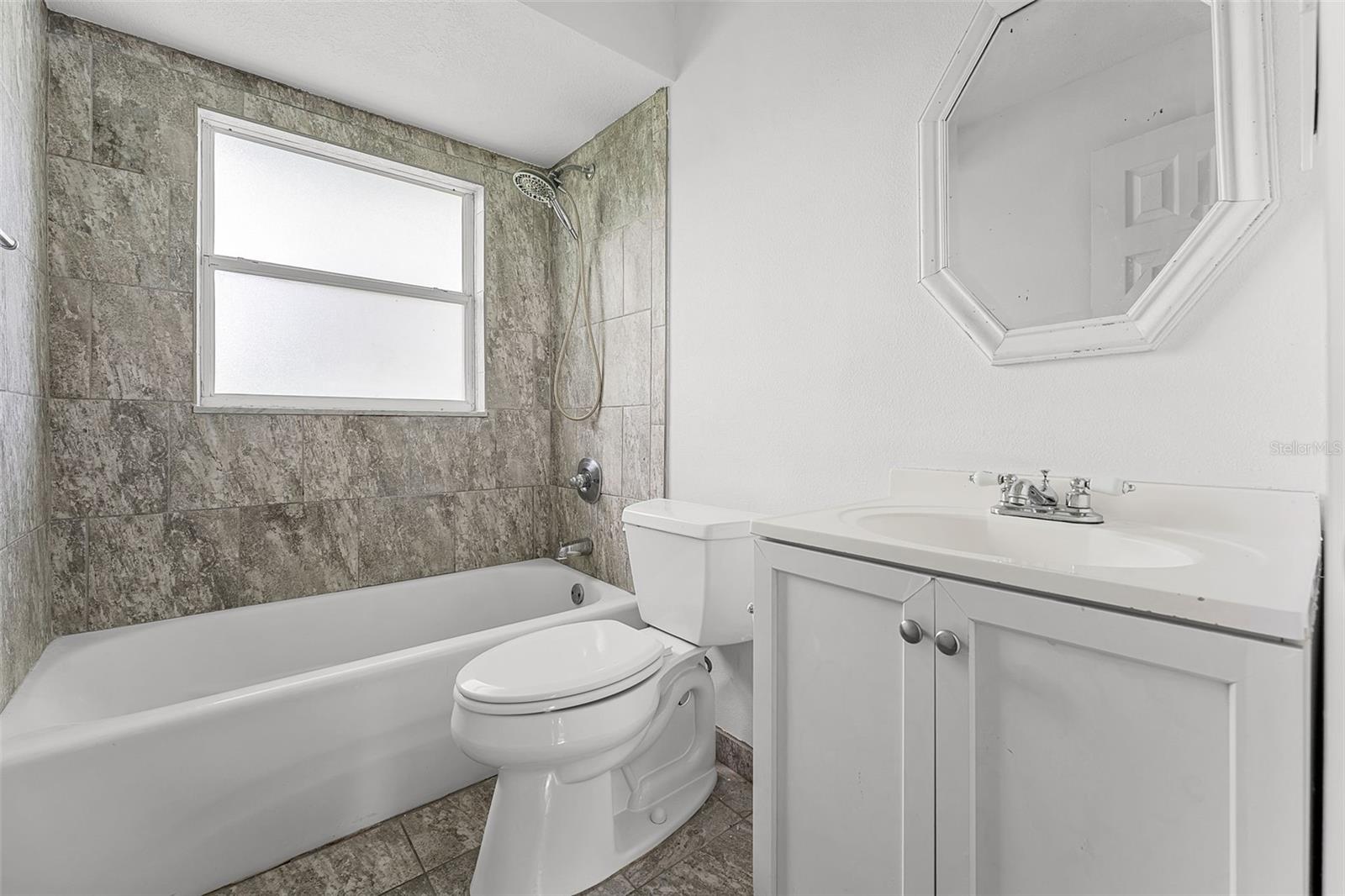 Image 17 of 37 For 896 Field Street