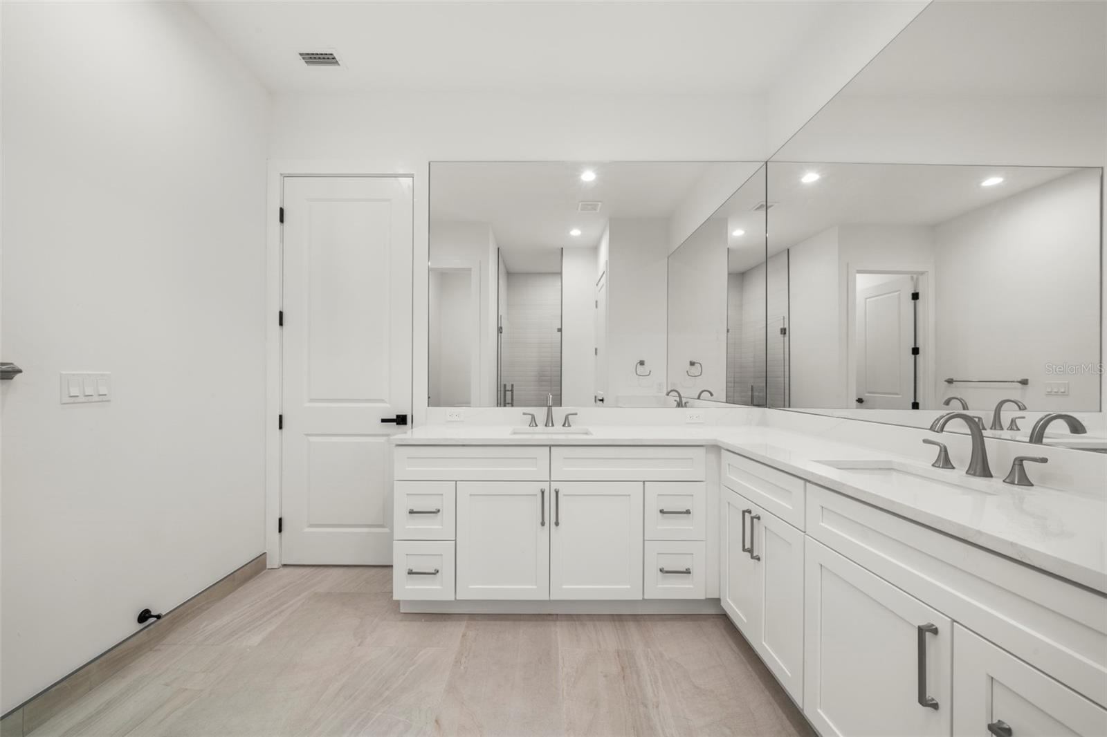 Image 26 of 39 For 2800 Monza Drive
