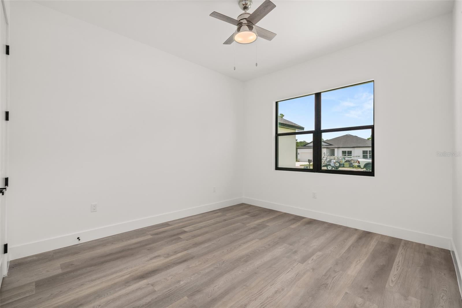 Image 33 of 39 For 2800 Monza Drive