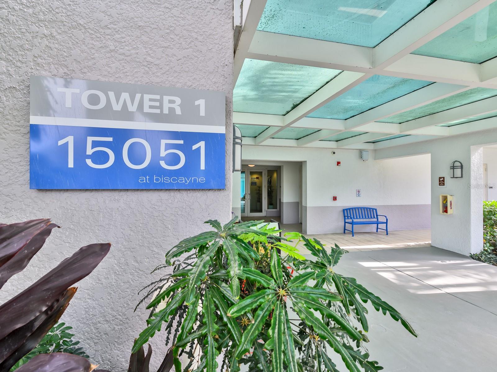 Image 11 of 33 For 15051 Royal Oaks Lane 906