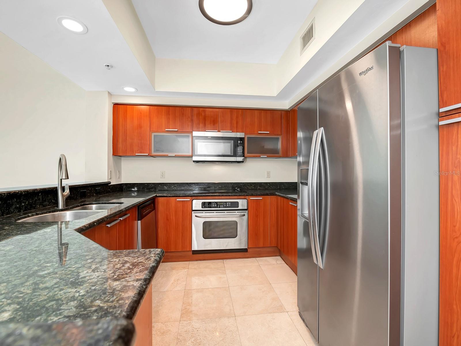 Image 20 of 33 For 15051 Royal Oaks Lane 906