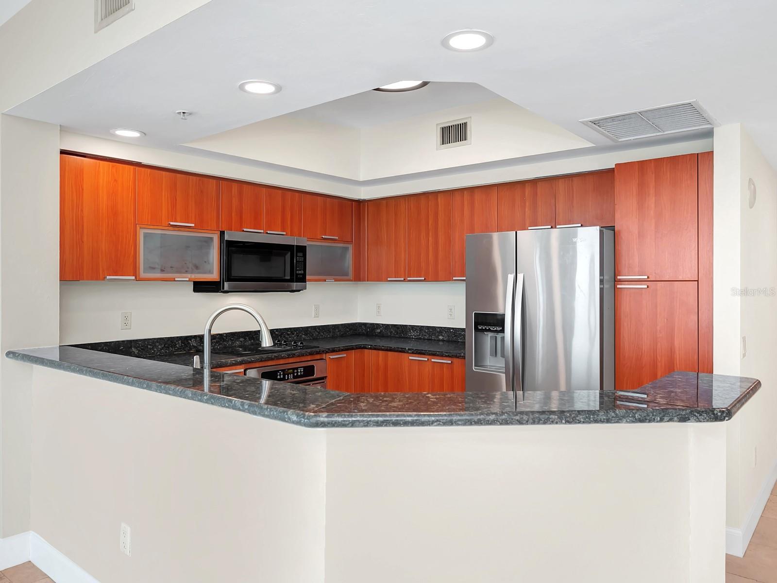 Image 21 of 33 For 15051 Royal Oaks Lane 906