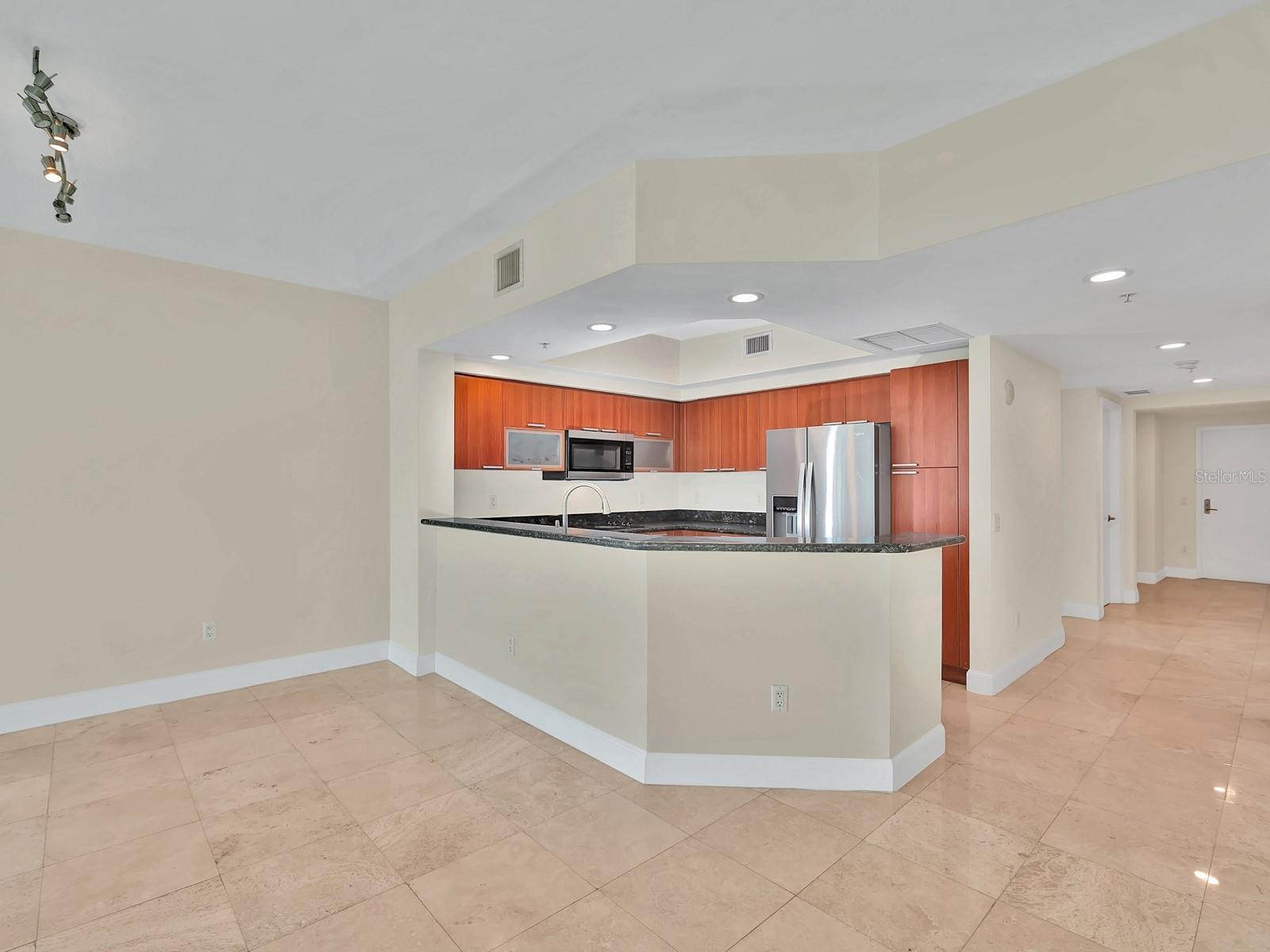 Image 22 of 33 For 15051 Royal Oaks Lane 906