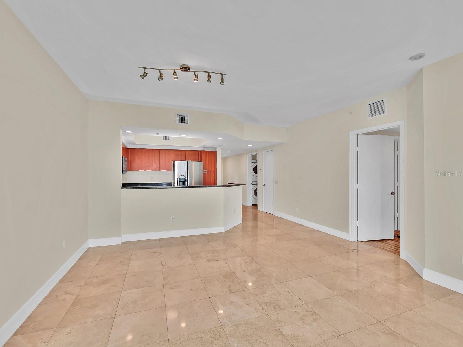 Image 27 of 33 For 15051 Royal Oaks Lane 906