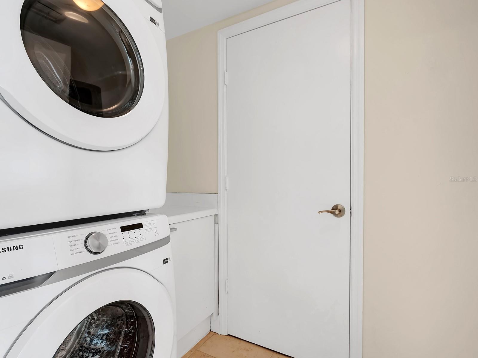 Image 28 of 33 For 15051 Royal Oaks Lane 906