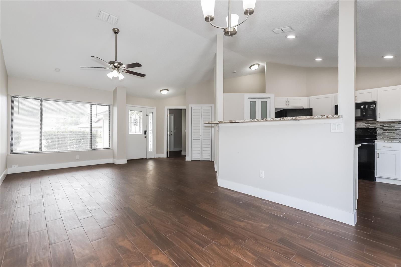 Image 3 of 16 For 1515 Kestrel Way