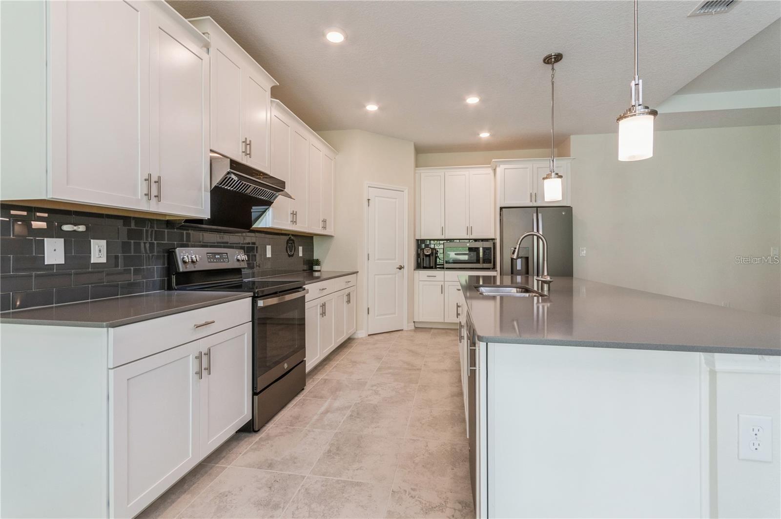Image 17 of 72 For 2738 Norway Maple Court