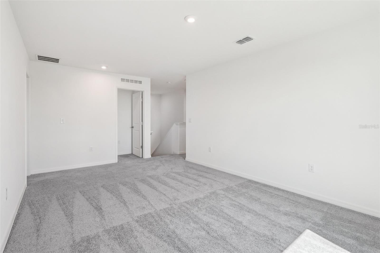 Image 18 of 33 For 5496 Meadow Walk Drive