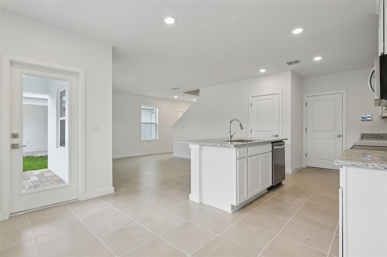 Image 10 of 41 For 6470 Horseshoe Lane Way