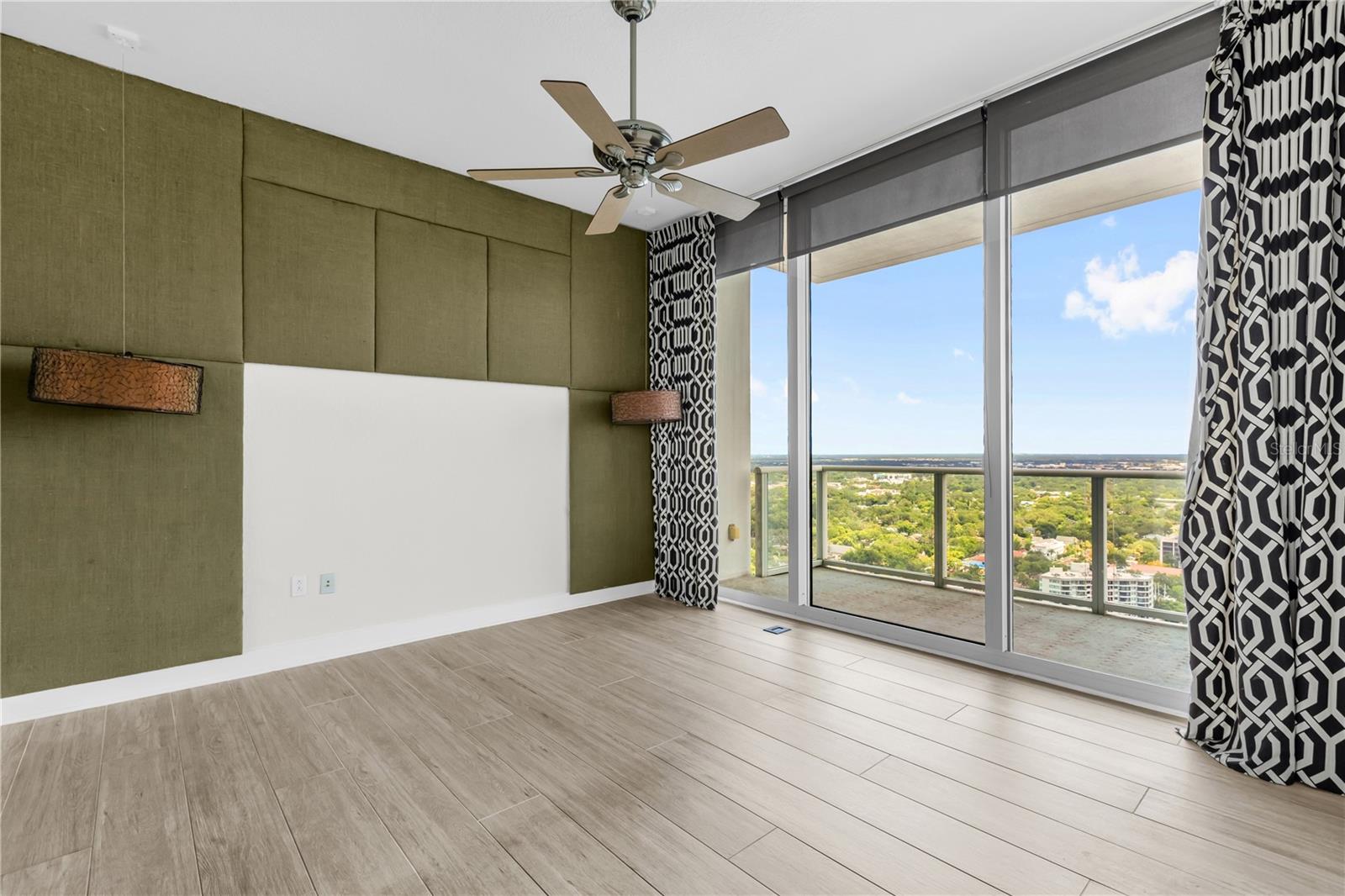 Image 16 of 45 For 150 Robinson Street 2701
