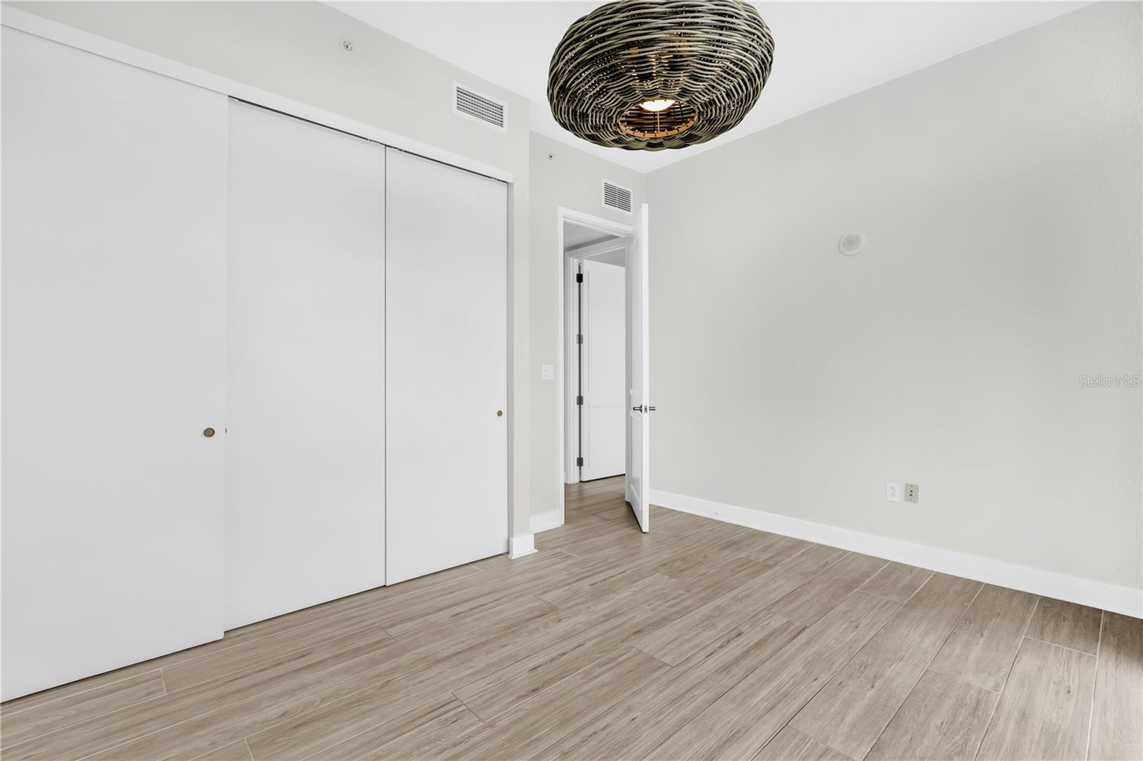 Image 22 of 45 For 150 Robinson Street 2701