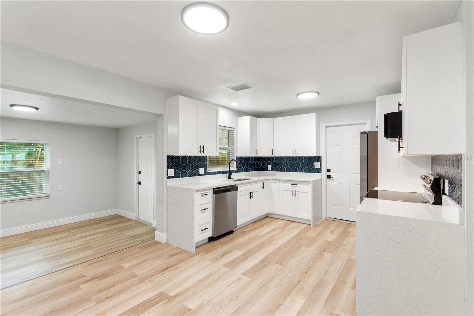 Image 12 of 34 For 5424 14th Avenue N