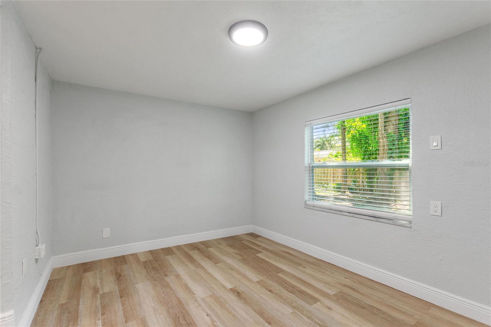 Image 18 of 34 For 5424 14th Avenue N