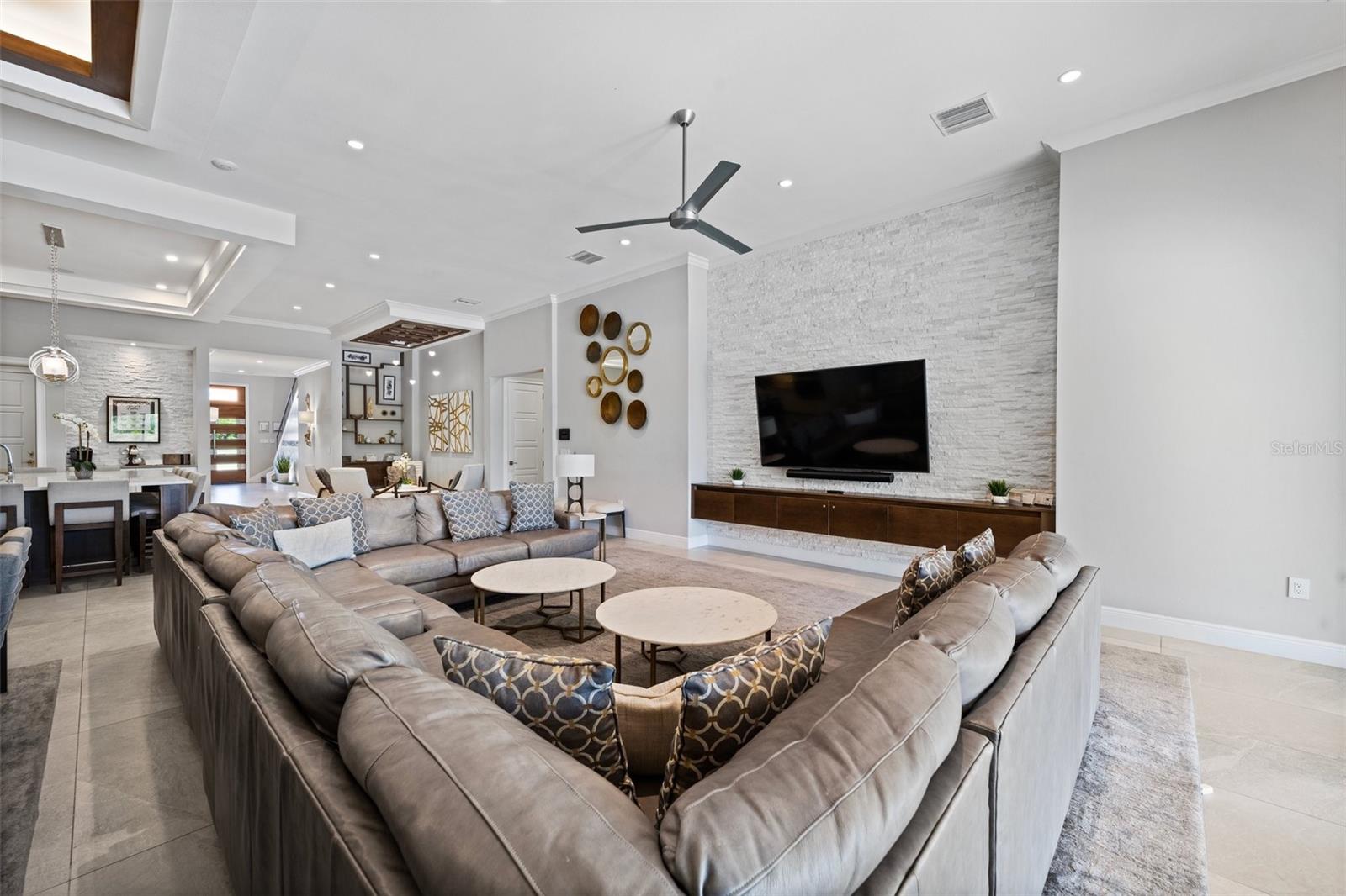 Image 21 of 84 For 804 Desert Mountain Court