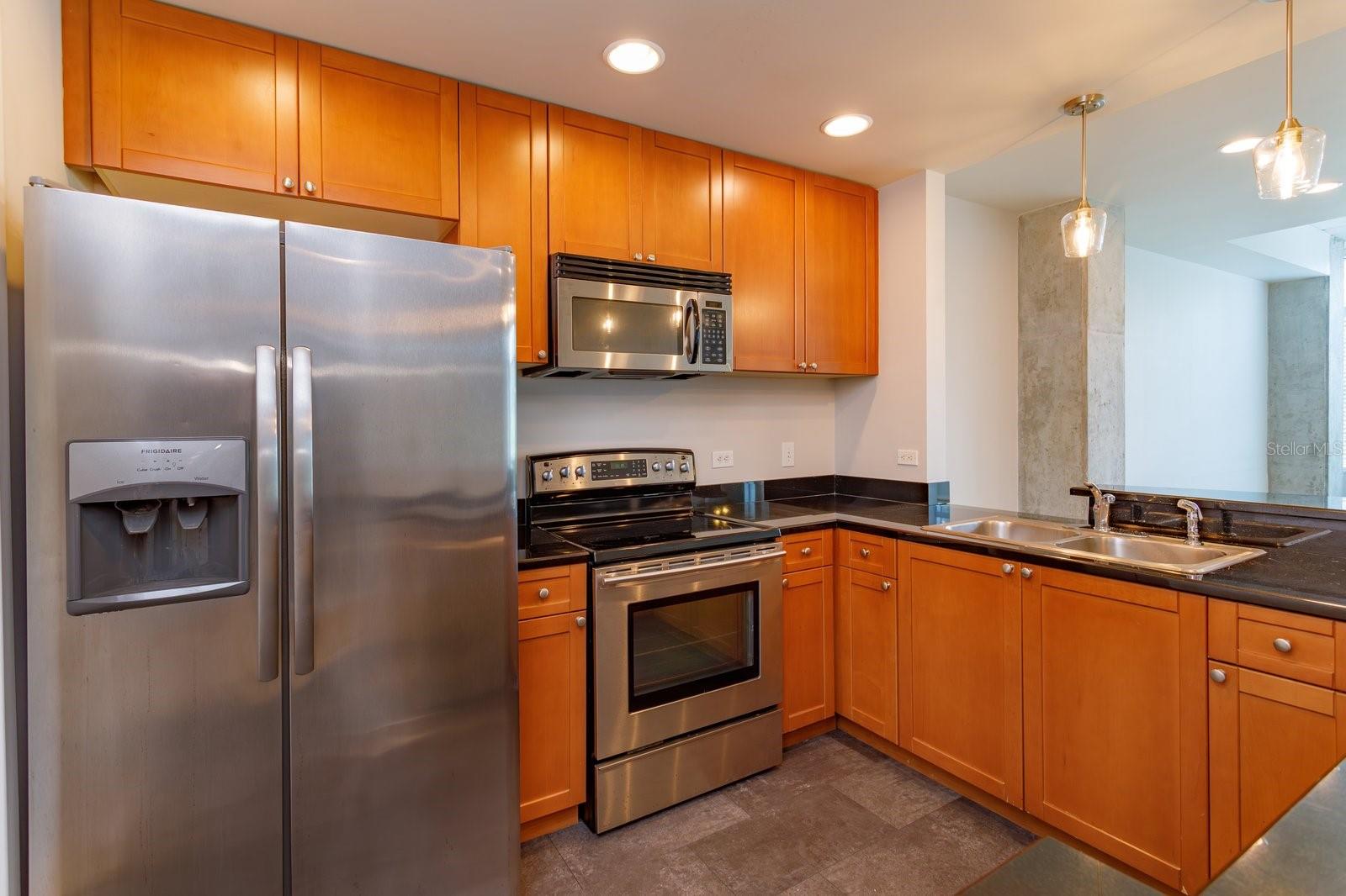 Image 7 of 28 For 525 Jackson St E  306