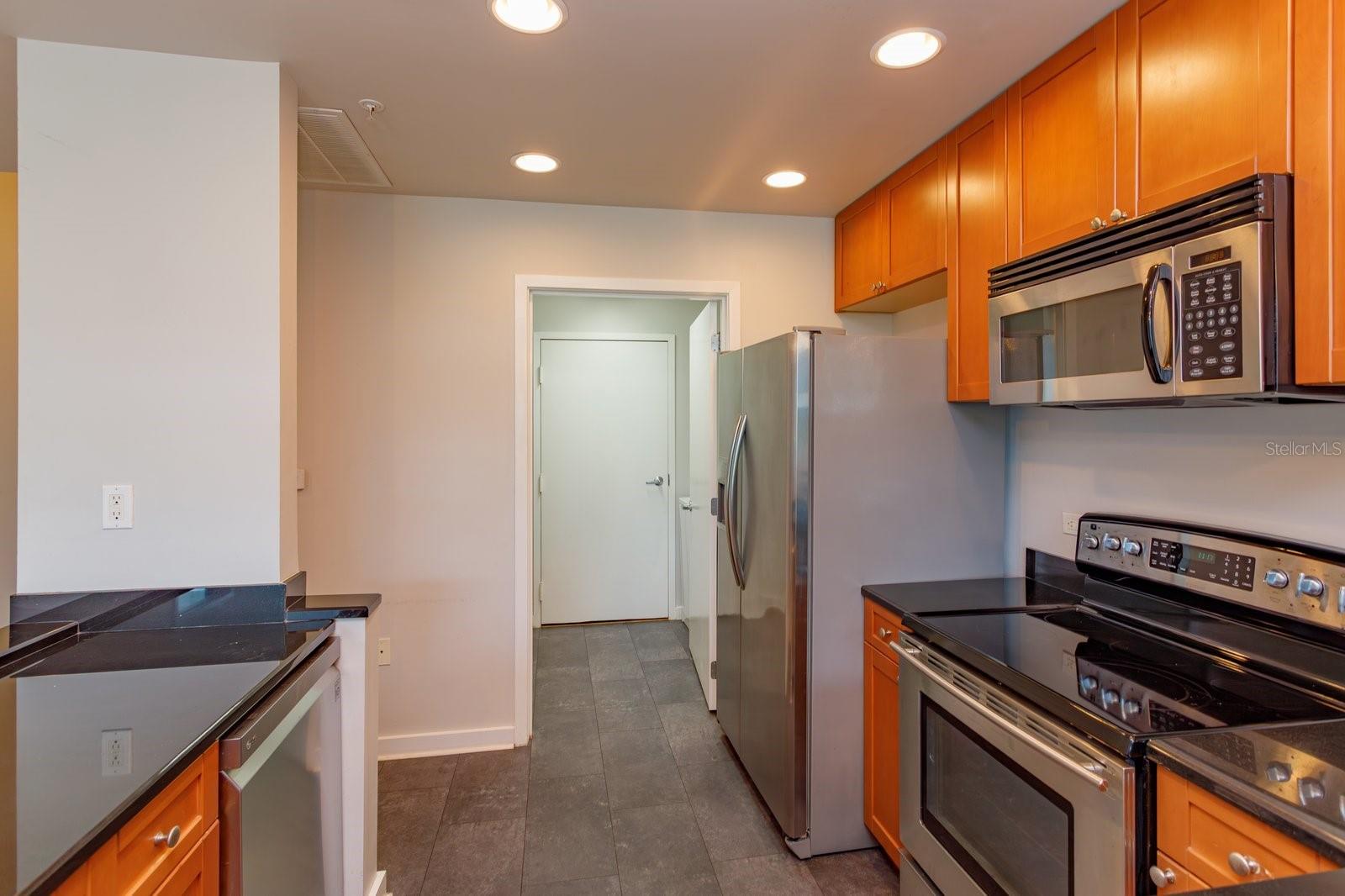 Image 9 of 28 For 525 Jackson St E  306