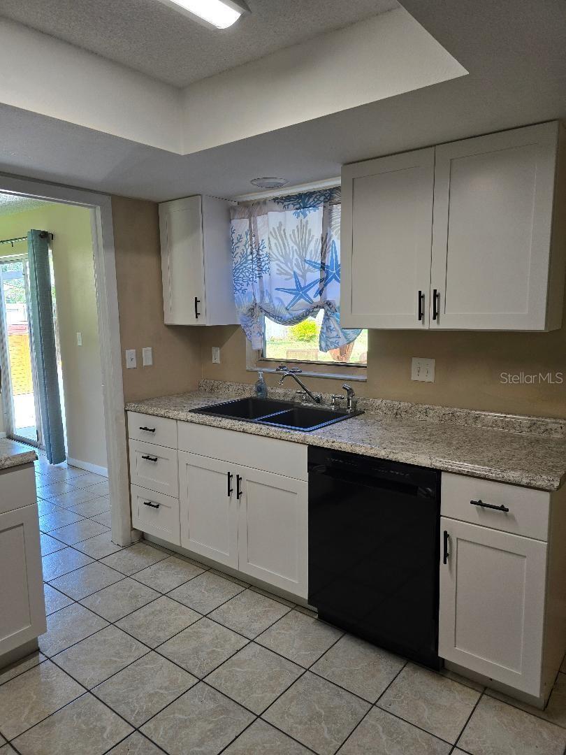 Listing photo id 9 for 777 Robin Avenue