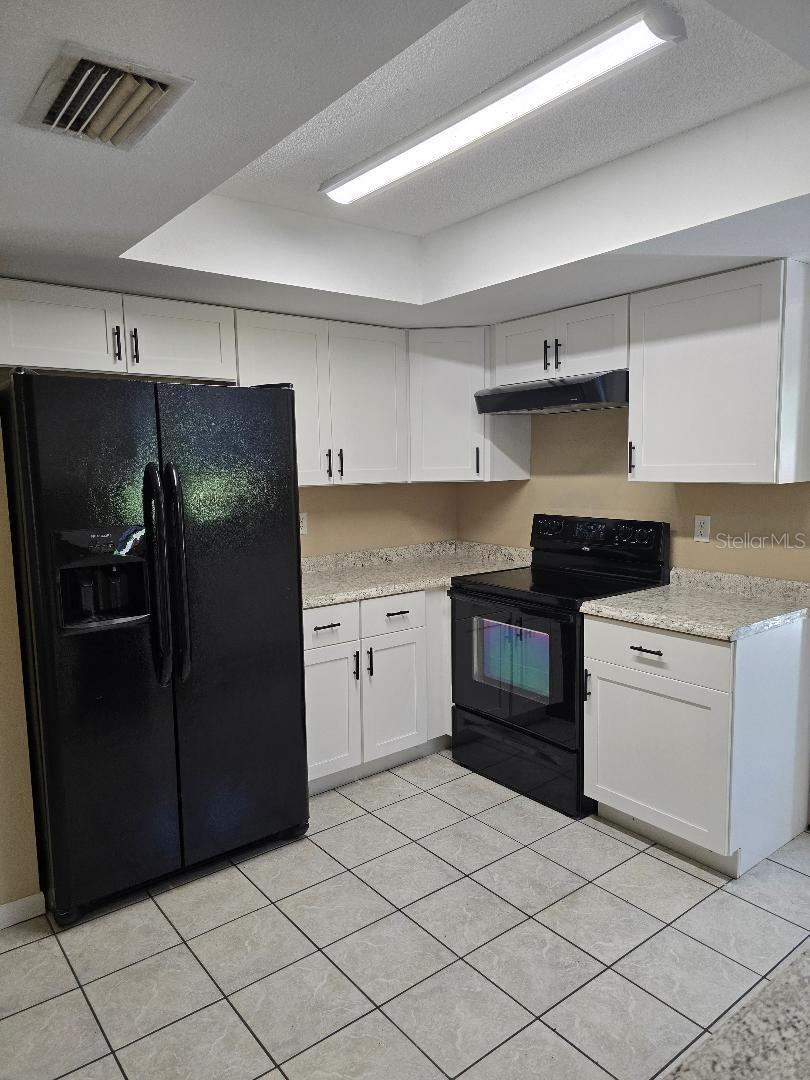 Listing photo id 10 for 777 Robin Avenue