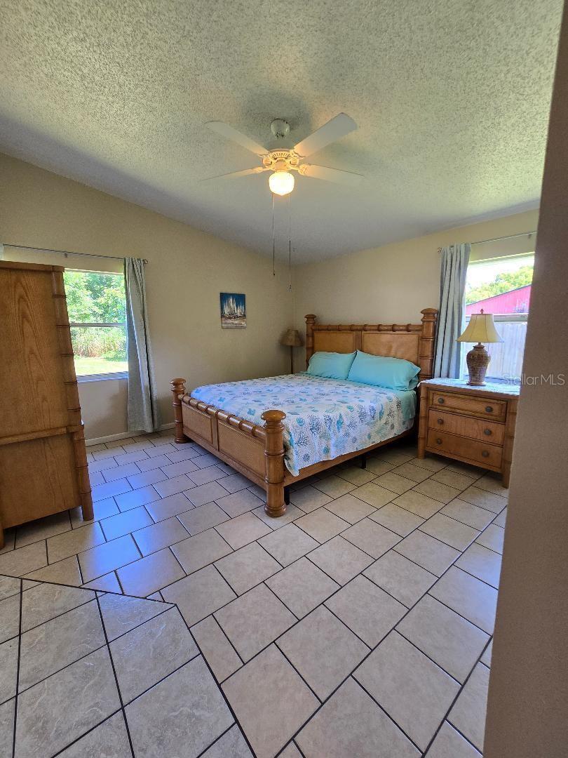 Listing photo id 15 for 777 Robin Avenue