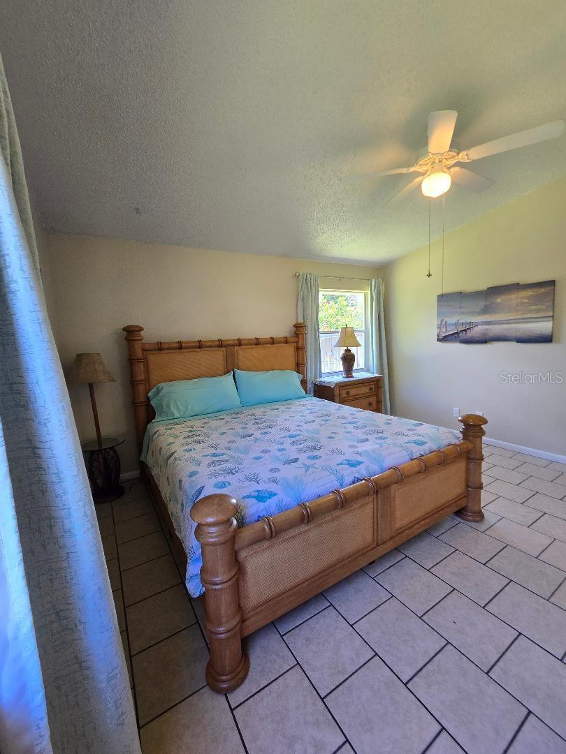 Listing photo id 16 for 777 Robin Avenue