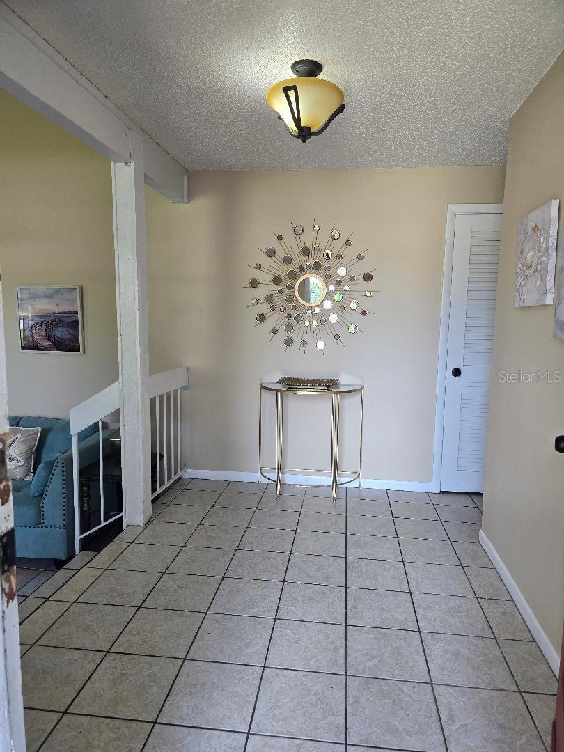 Listing photo id 0 for 777 Robin Avenue