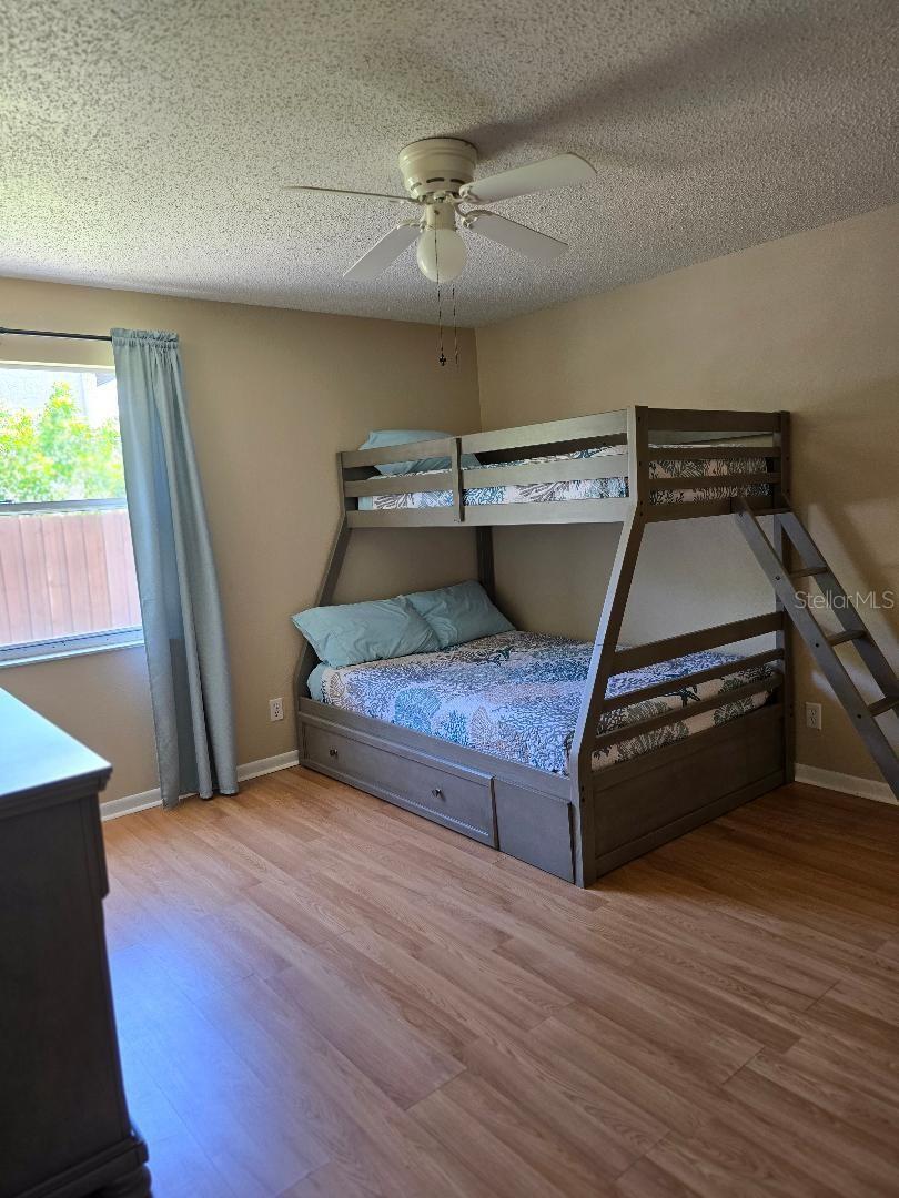 Listing photo id 25 for 777 Robin Avenue