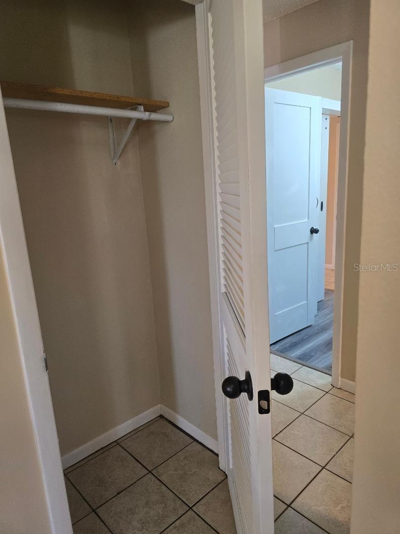 Listing photo id 1 for 777 Robin Avenue