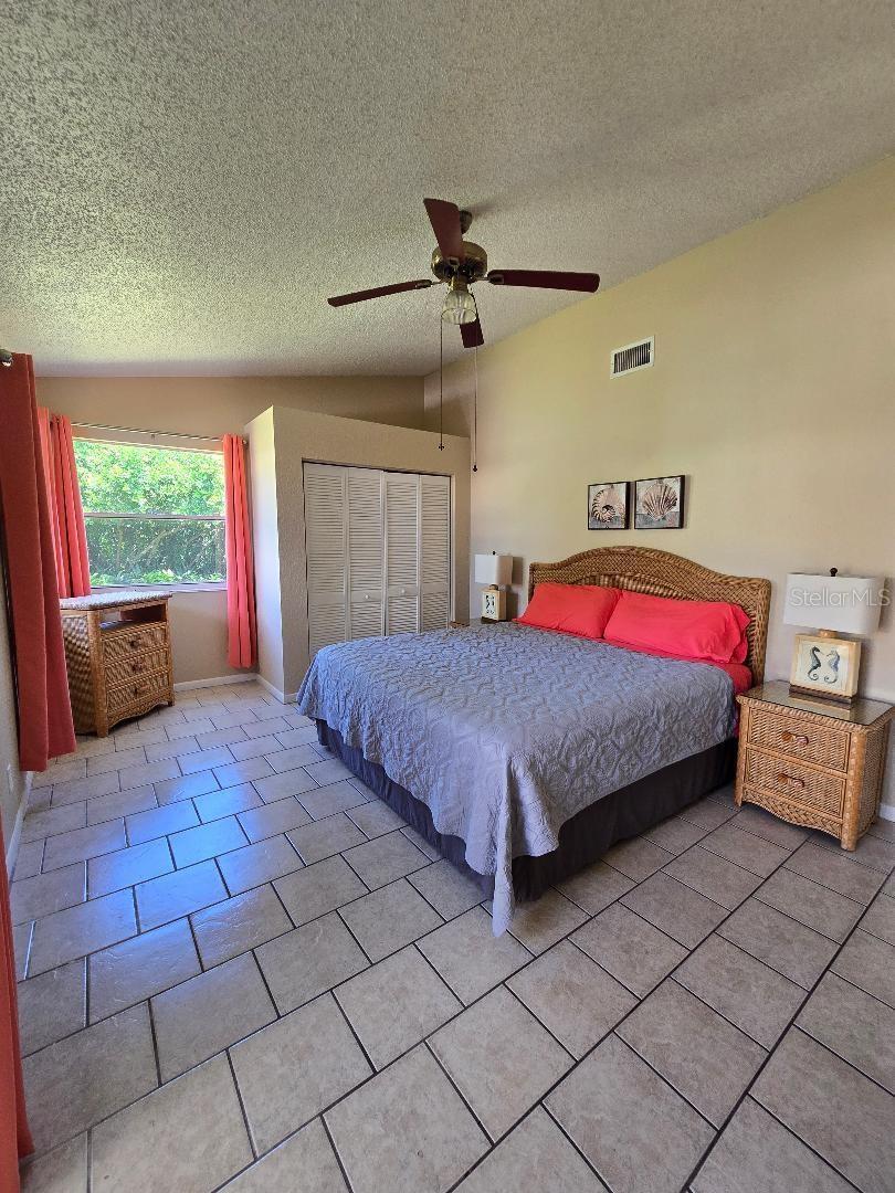 Listing photo id 29 for 777 Robin Avenue