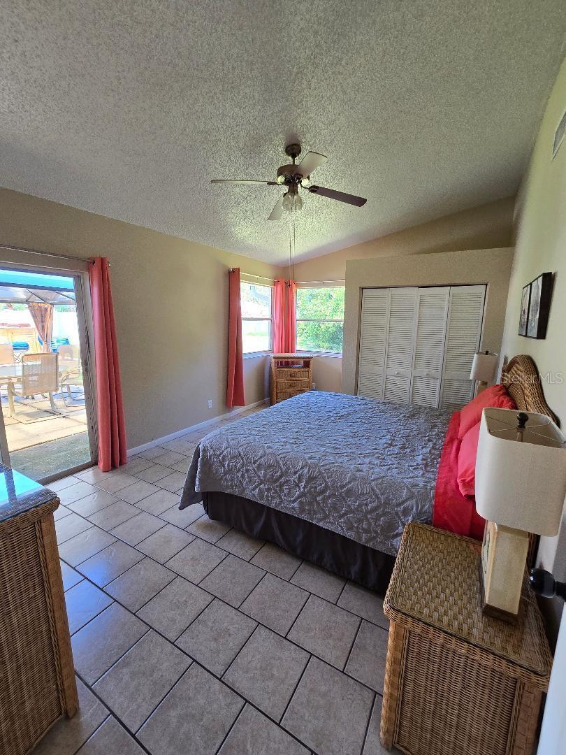 Listing photo id 31 for 777 Robin Avenue