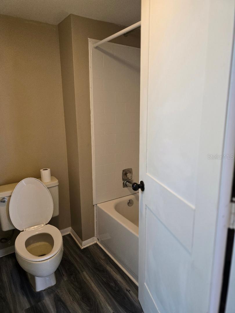 Listing photo id 32 for 777 Robin Avenue