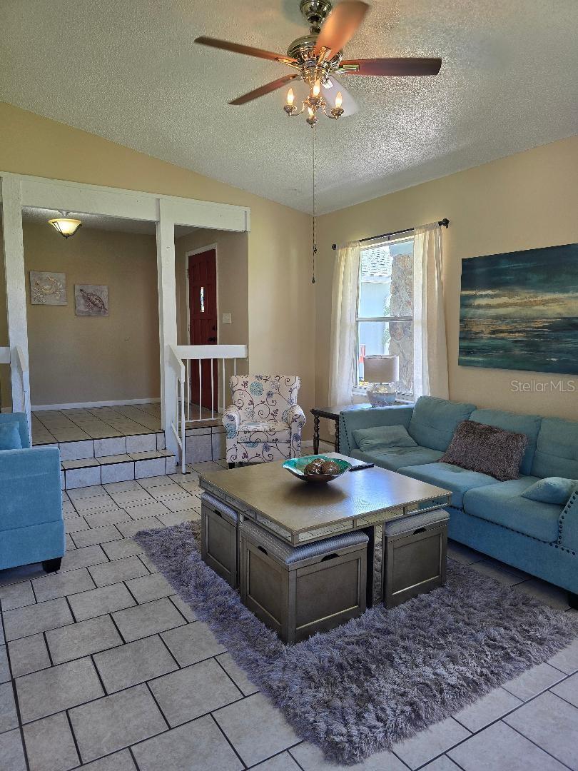 Listing photo id 4 for 777 Robin Avenue