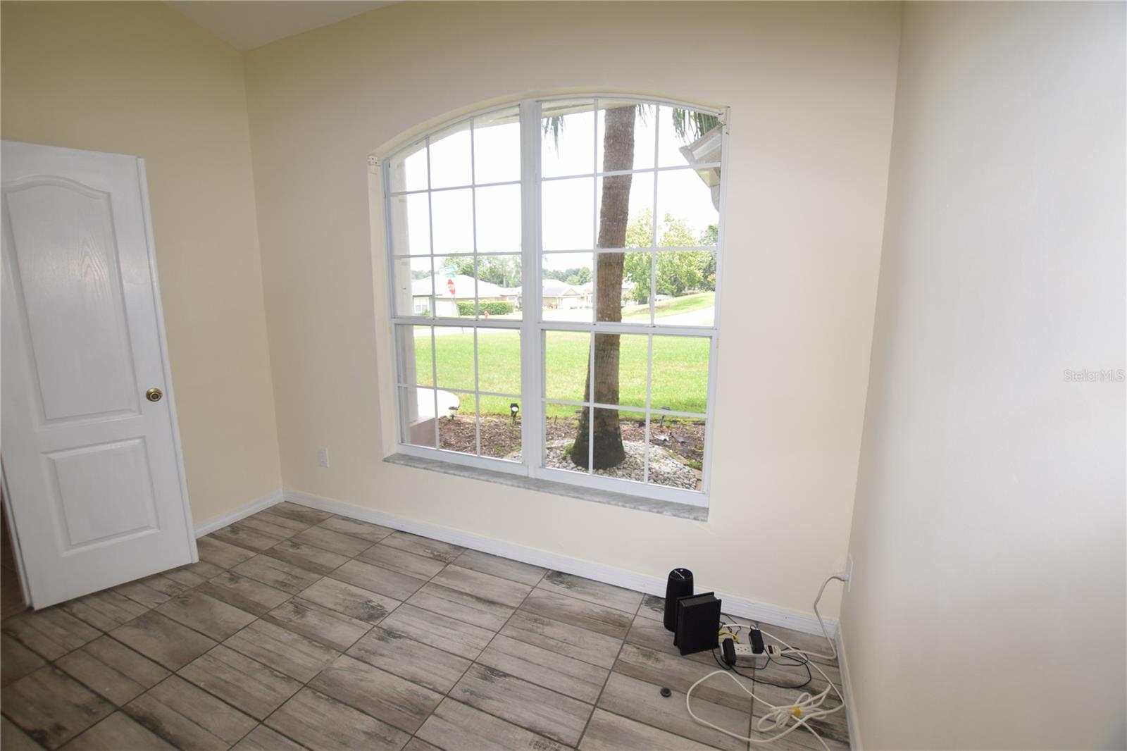 Image 16 of 50 For 10649 Versailles Boulevard