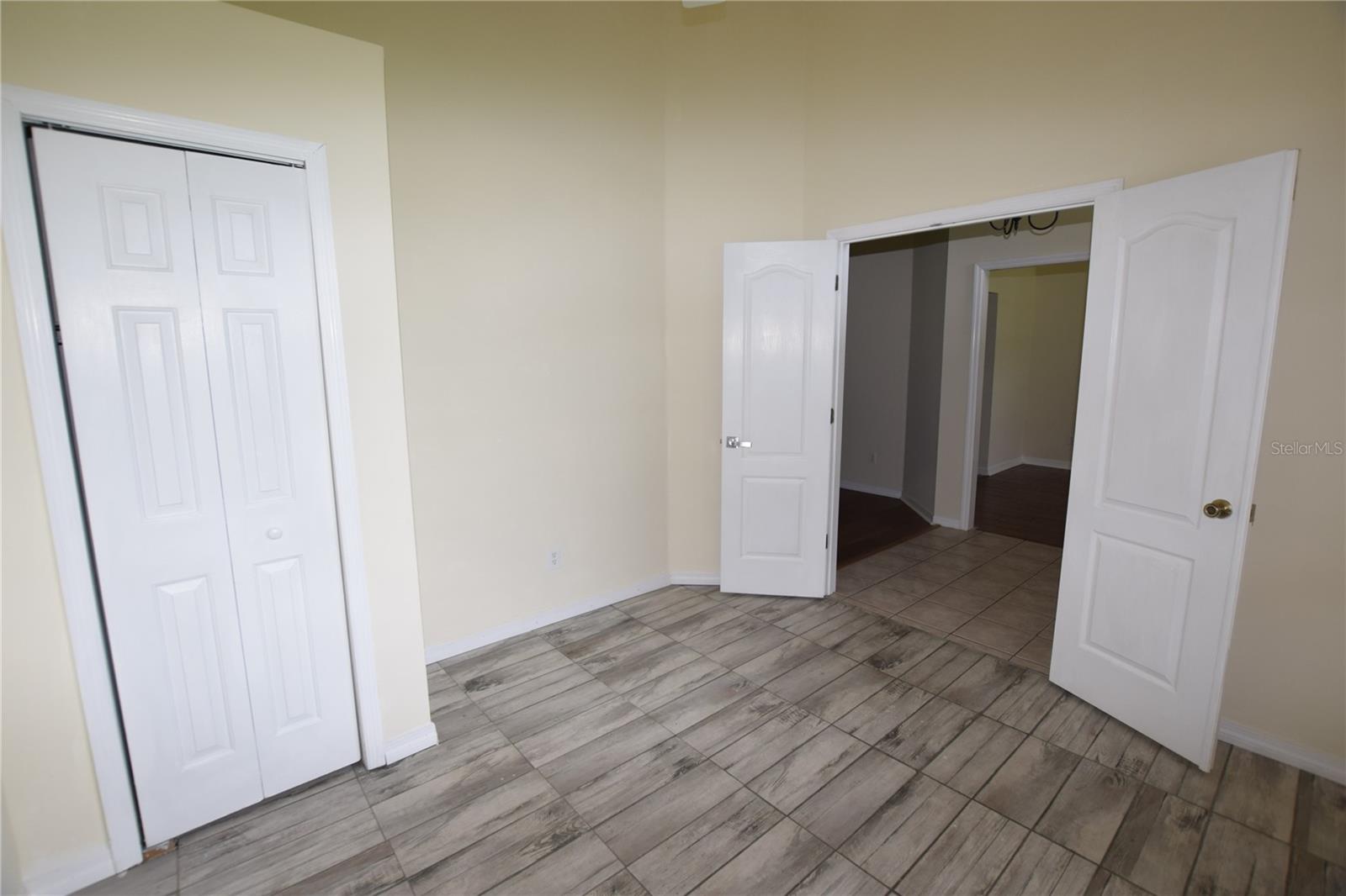Image 17 of 50 For 10649 Versailles Boulevard