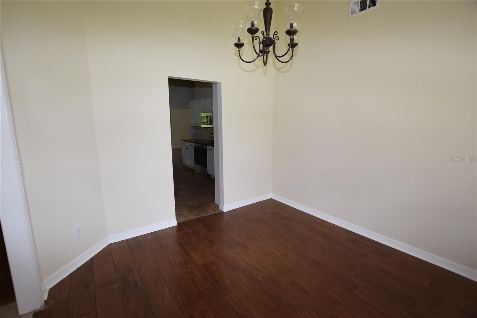 Image 18 of 50 For 10649 Versailles Boulevard