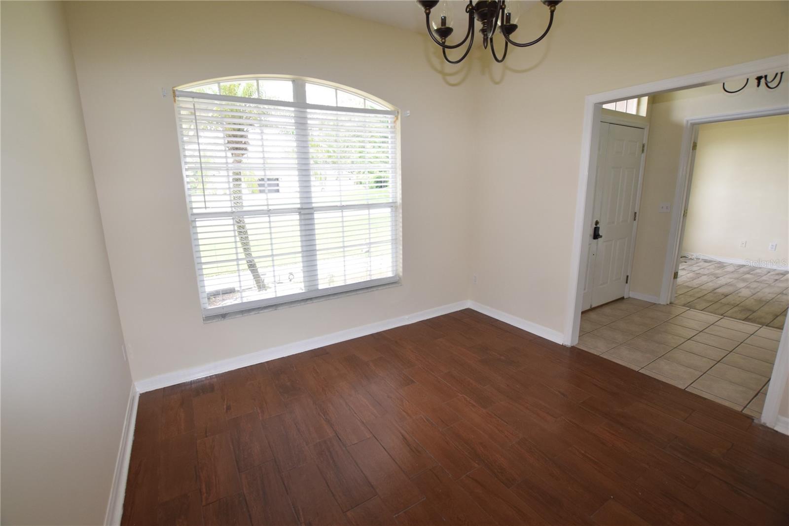 Image 20 of 50 For 10649 Versailles Boulevard