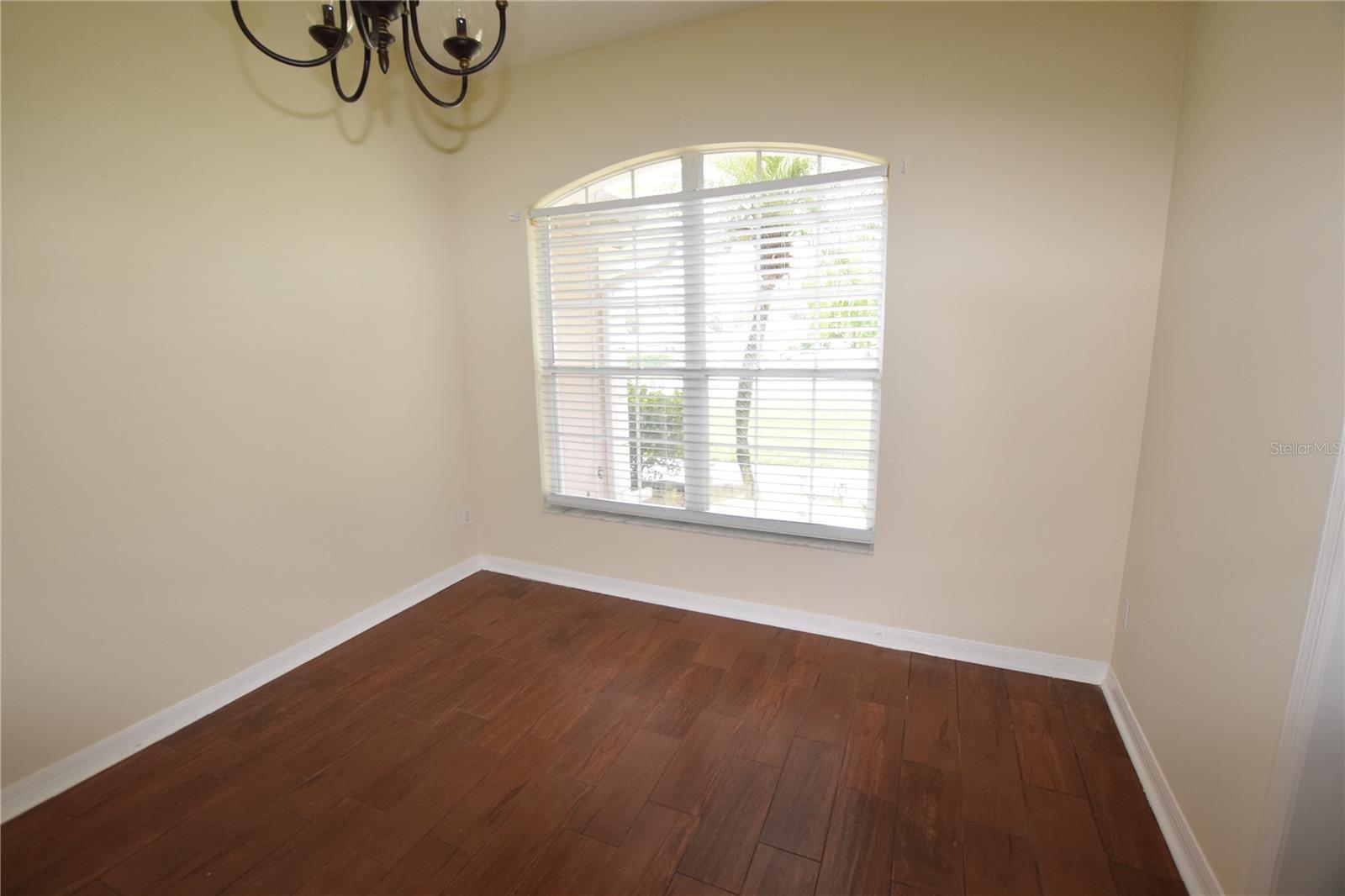 Image 21 of 50 For 10649 Versailles Boulevard